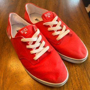 Women's Coral/Peach Nike Sneakers - Size 9.5